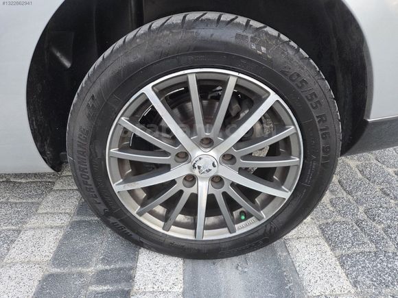1 parça boyalı çok temiz 2012 model fluence