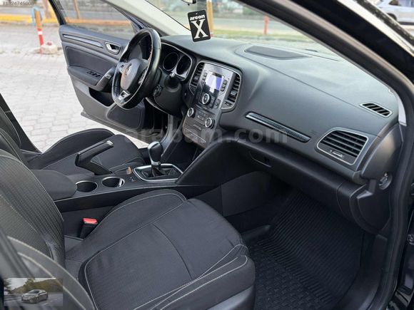 2017 ÇIKIŞLI RENAULT MEGANE TOUCH 1.2 Tce (130 HP) OTOMATİK