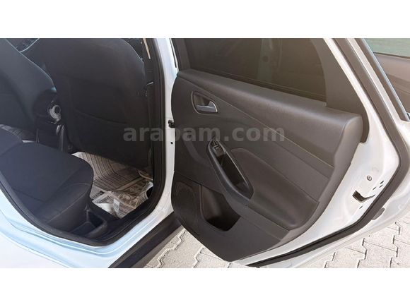 2015 Ford Focus  otomatik 1.5 TDCi 189 binde Trend X