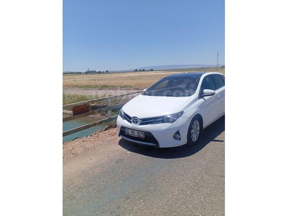 Sahibinden Toyota Auris 1.4 D-4D Advance Skypack 2013 Model