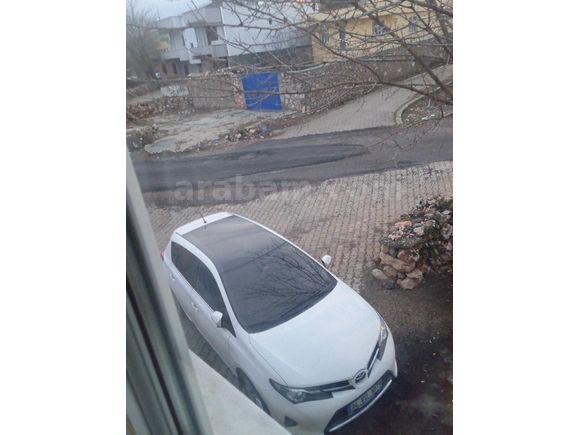 Sahibinden Toyota Auris 1.4 D-4D Advance Skypack 2013 Model