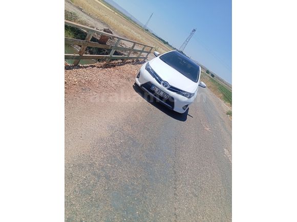 Sahibinden Toyota Auris 1.4 D-4D Advance Skypack 2013 Model
