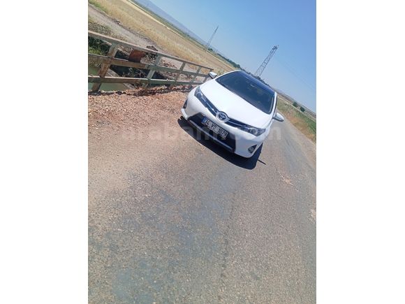 Sahibinden Toyota Auris 1.4 D-4D Advance Skypack 2013 Model
