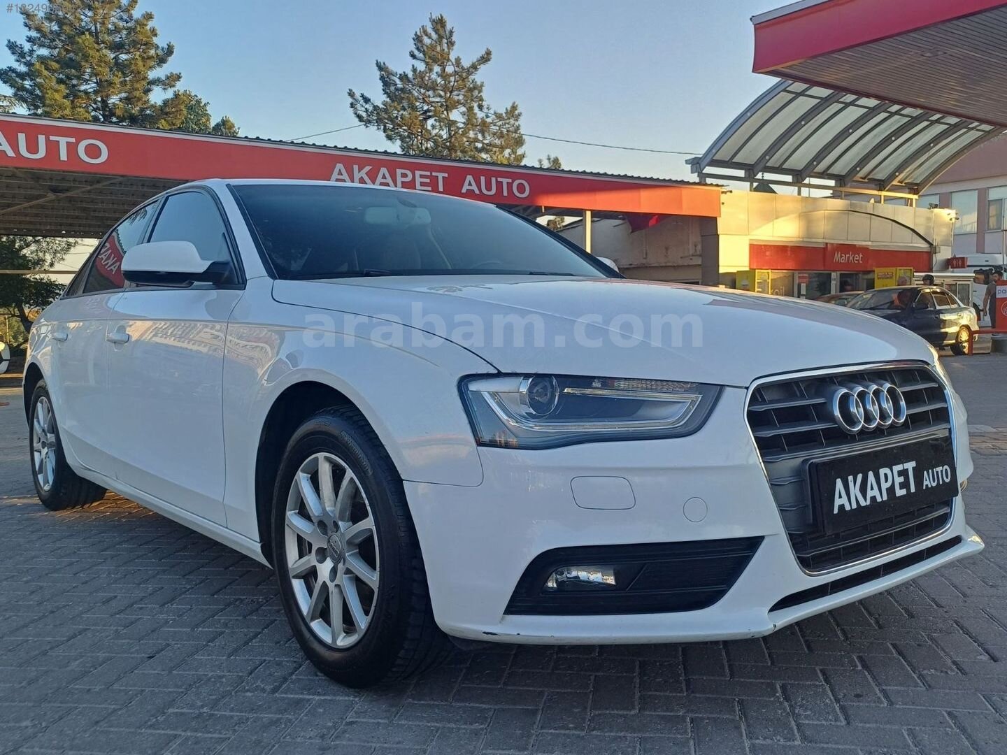 Galeriden Audi A4 Sedan 2.0 TDI 2014 Model Kütahya 176.000 km Beyaz 1