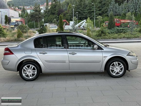İLK EL HATASIZ MEGANE 1.6 PRİVİLEGE CAM TAVAN 121.000 KM