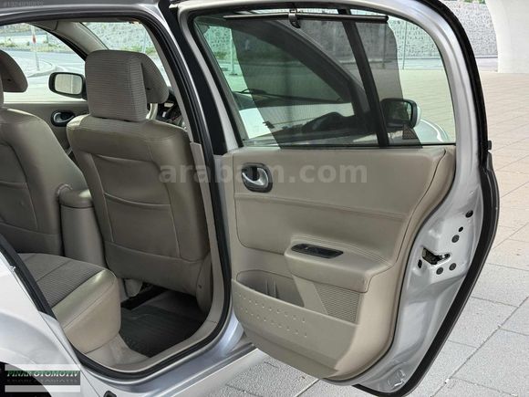 İLK EL HATASIZ MEGANE 1.6 PRİVİLEGE CAM TAVAN 121.000 KM