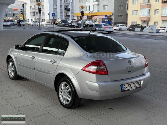 İLK EL HATASIZ MEGANE 1.6 PRİVİLEGE CAM TAVAN 121.000 KM
