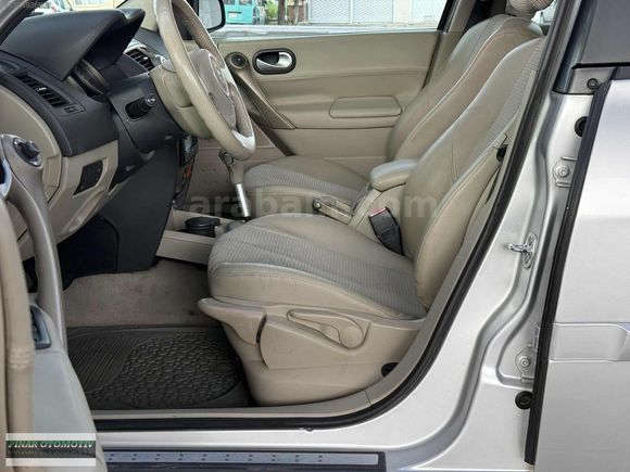 İLK EL HATASIZ MEGANE 1.6 PRİVİLEGE CAM TAVAN 121.000 KM
