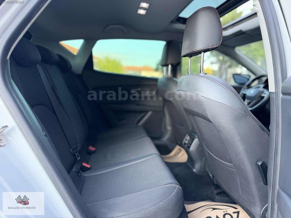 KOCAÖZ'DEN 2016 LEON 1.4 TSİ FR CAM TAVANLI 154 BİNDE