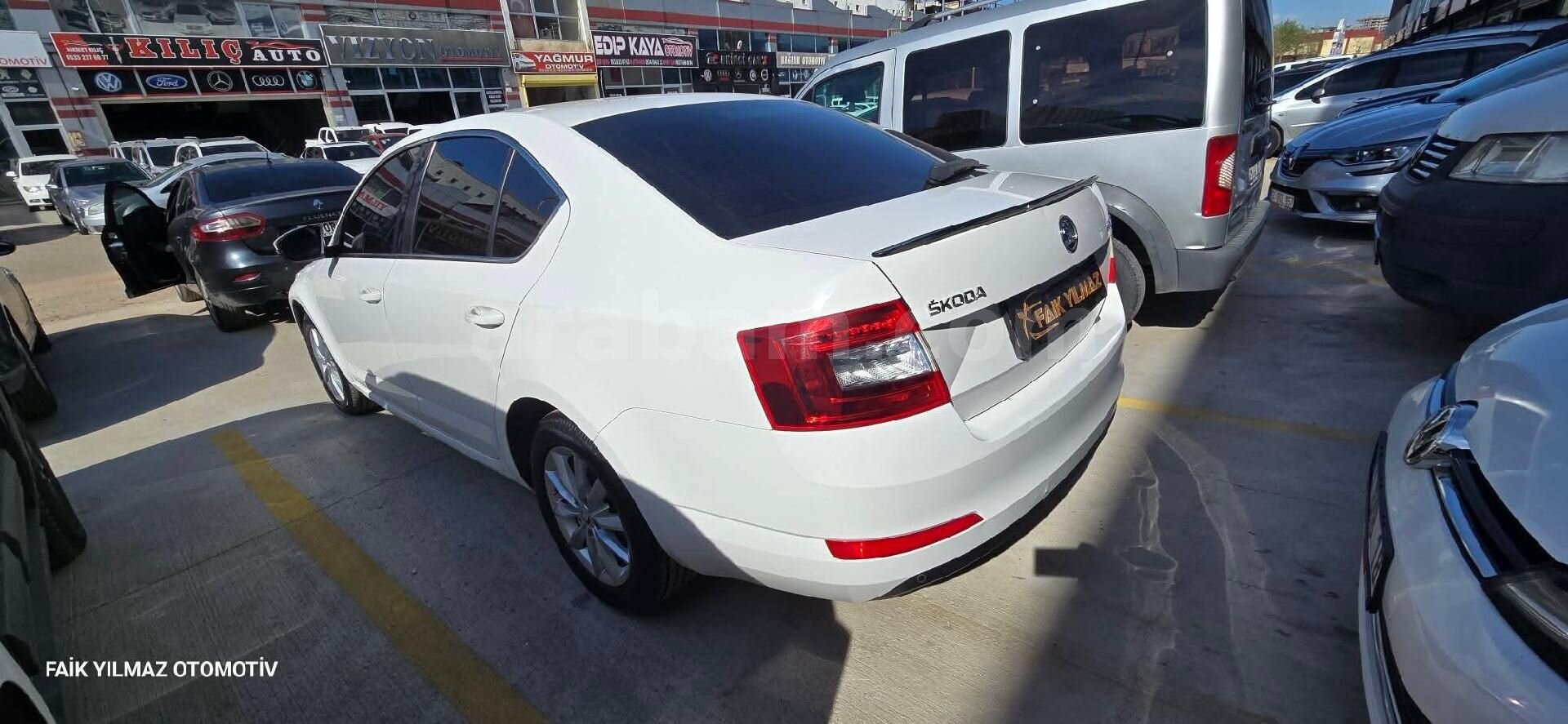 Galeriden Skoda Octavia 1.6 TDI Style CR 2015 Model Gaziantep 283.000 km Beyaz 7