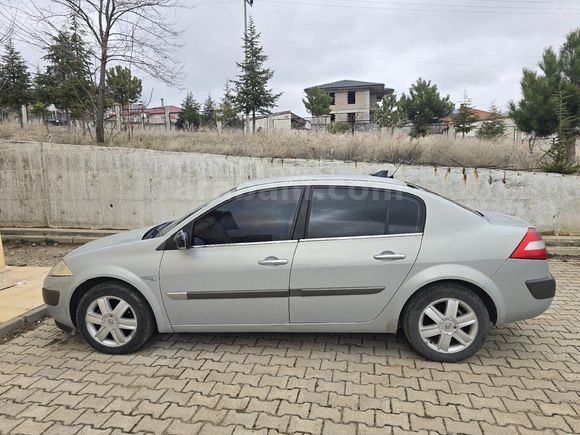 Askeri personelden  Renault Megane 1.6 Dynamique 2004 Model