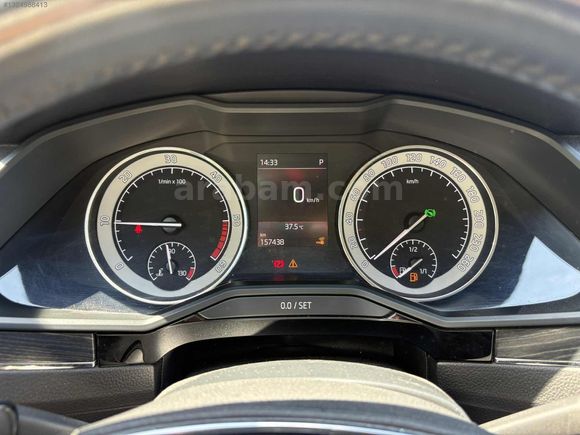 Superb 1.6 TDI Greentech Premium DSG %20 FATURALI