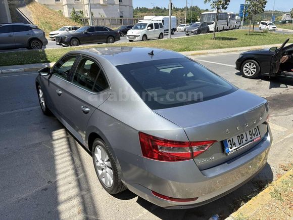 Superb 1.6 TDI Greentech Premium DSG %20 FATURALI