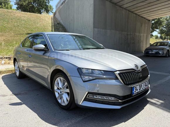 Superb 1.6 TDI Greentech Premium DSG %20 FATURALI