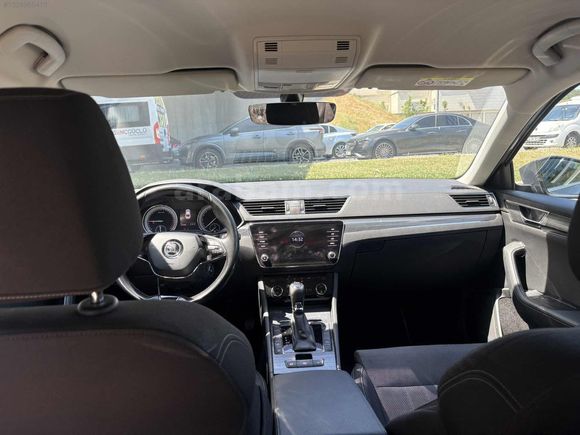 Superb 1.6 TDI Greentech Premium DSG %20 FATURALI