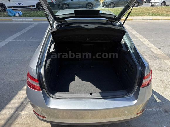 Superb 1.6 TDI Greentech Premium DSG %20 FATURALI