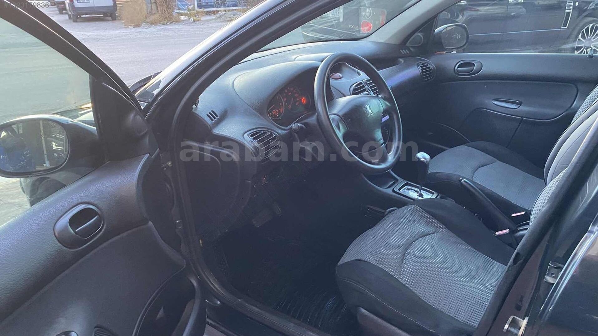 Galeriden Peugeot 206 1.4 X-Line 2005 Model İzmir 269.000 km Siyah 4