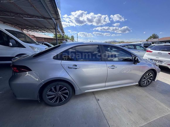 HATASIZ 44 BİNDE 2023 MODEL COROLLA