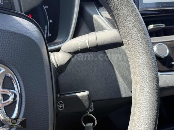 01 SEYMEN'DEN 2025 COROLLA-VİSİON PLUS-15 BİN KM-HATASIZ/BOYASIZ