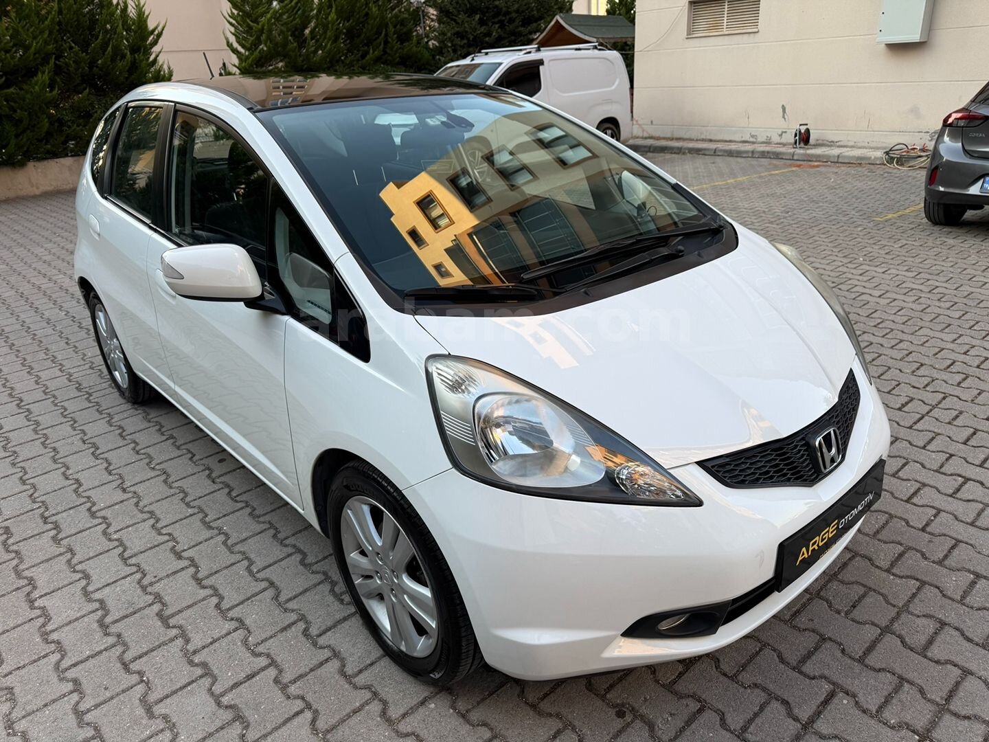 Galeriden Honda Jazz 1.4 Fun 2011 Model Bursa 82.000 km Beyaz 6