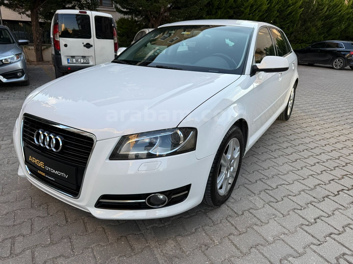 Galeriden Audi A3 Sportback 1.6 TDI Attraction 2013 Model Bursa 172.000 km Beyaz 6