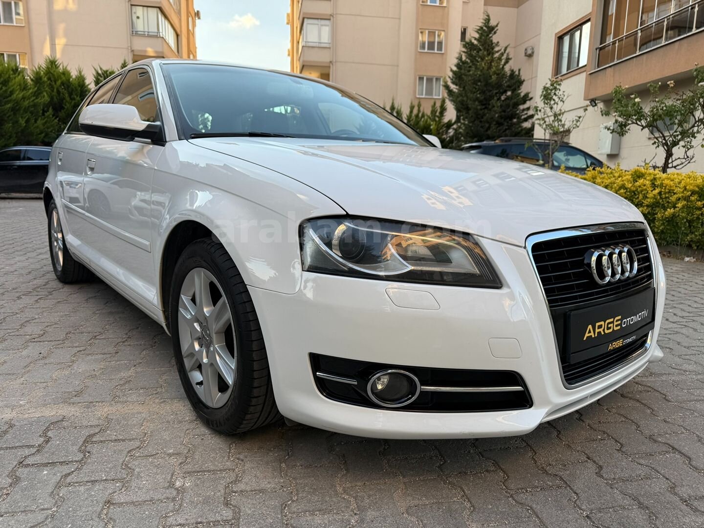 Galeriden Audi A3 Sportback 1.6 TDI Attraction 2013 Model Bursa 172.000 km Beyaz 5