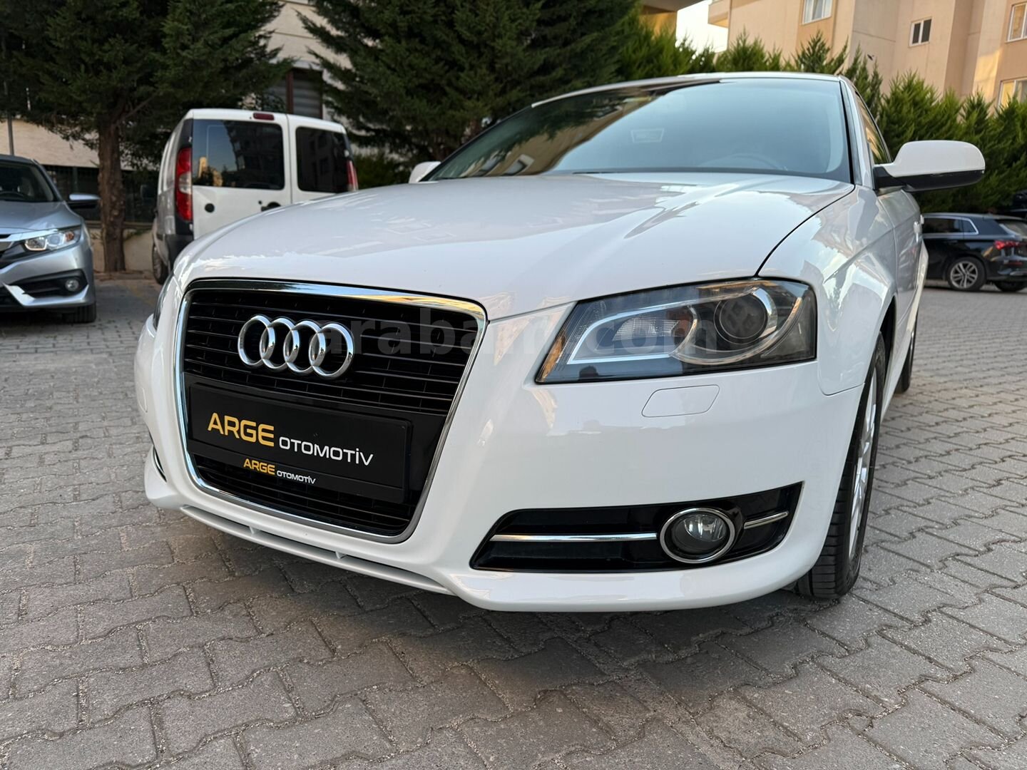 Galeriden Audi A3 Sportback 1.6 TDI Attraction 2013 Model Bursa 172.000 km Beyaz 3