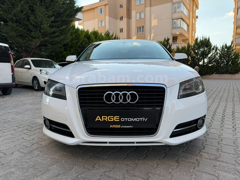 Galeriden Audi A3 Sportback 1.6 TDI Attraction 2013 Model Bursa 172.000 km Beyaz