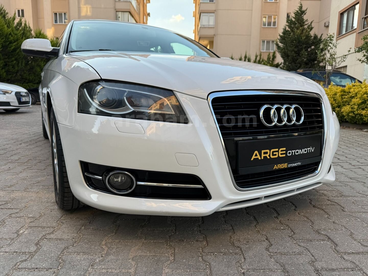 Galeriden Audi A3 Sportback 1.6 TDI Attraction 2013 Model Bursa 172.000 km Beyaz 2