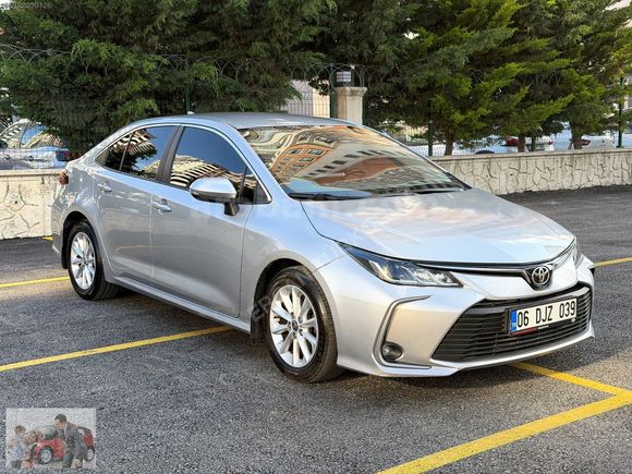 2022 COROLLA 1.5 FLAME MULTIDRIVE S SERVİS BAKIMLI 88.500 KM !!!