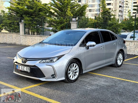 2022 COROLLA 1.5 FLAME MULTIDRIVE S SERVİS BAKIMLI 88.500 KM !!!