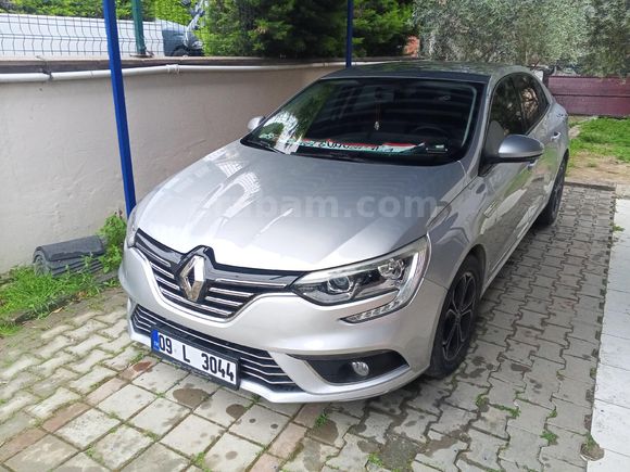 108.000 km Megan 4
