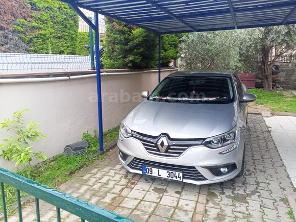 108.000 km Megan 4