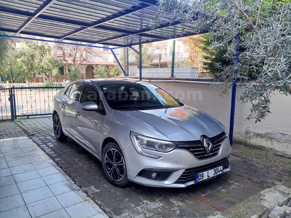 108.000 km Megan 4