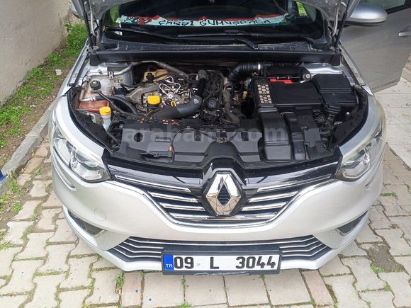 108.000 km Megan 4