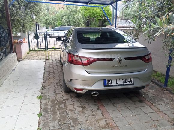 108.000 km Megan 4