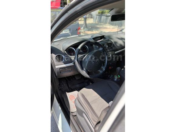 EMSALLERİNİN EN UYGUNU 2011 MODEL CLIO