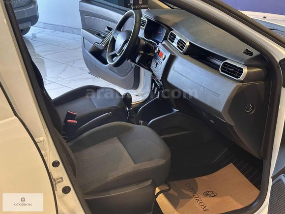 2023 ÇIKIŞLI DACIA DUSTER 1.3 TCE ESSENTİAL 4X4 MANUEL YENİ KASA