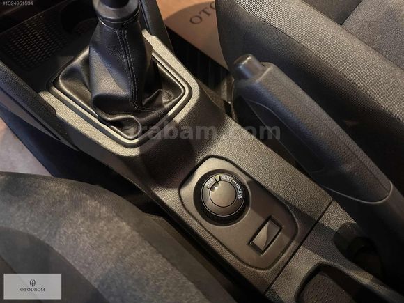 2023 ÇIKIŞLI DACIA DUSTER 1.3 TCE ESSENTİAL 4X4 MANUEL YENİ KASA