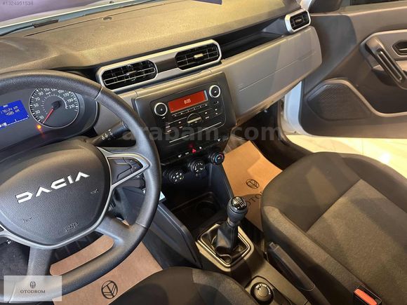 2023 ÇIKIŞLI DACIA DUSTER 1.3 TCE ESSENTİAL 4X4 MANUEL YENİ KASA