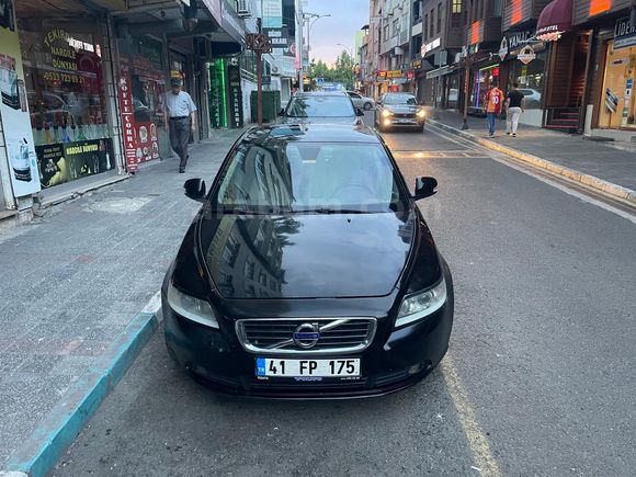 Sahibinden Volvo S40 1.6 D 2011 Model  300.000 km Siyah