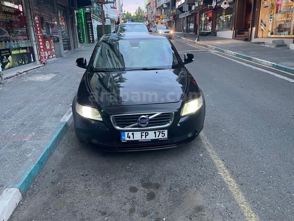 Sahibinden Volvo S40 1.6 D 2011 Model  300.000 km Siyah
