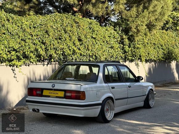 ECE Galeri'den 1989 E30