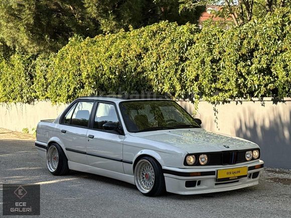 ECE Galeri'den 1989 E30