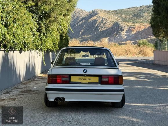 ECE Galeri'den 1989 E30