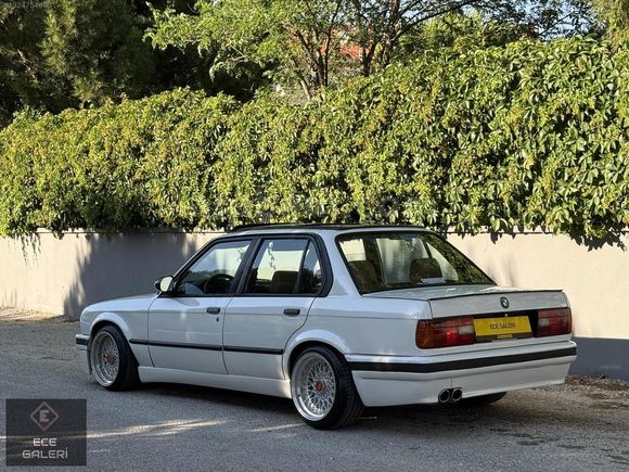 ECE Galeri'den 1989 E30