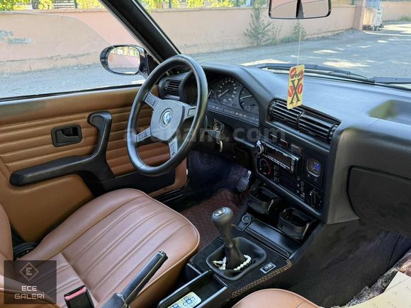 ECE Galeri'den 1989 E30