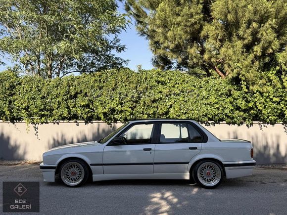 ECE Galeri'den 1989 E30