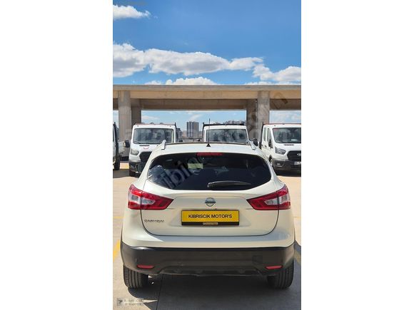 KIBRISCIK//2015 MODEL 1.6 dCİ CAM TAVAN OTOMATİK BAKIMLI QASHQAİ