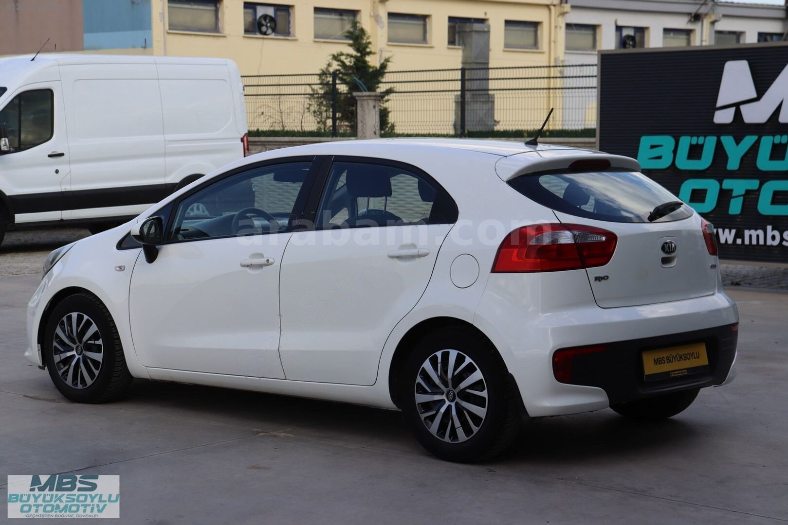 MBS BÜYÜKSOYLU'DAN 2015 MODEL KIA RIO 1.4 CRDI COMFORT 5